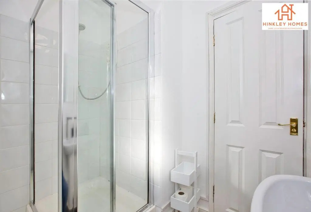 The Highstreet Retreat - Luxurious, Central & Spacious! By Hinkley Homes Short Lets & Serviced Accommodation