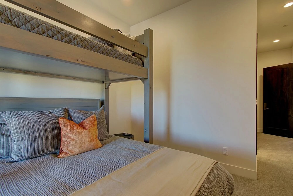 Juniper Landing 3 Bedroom by Avantstay Condo in Park City Mountain Resort w/ Pool, Hot Tub & Gym