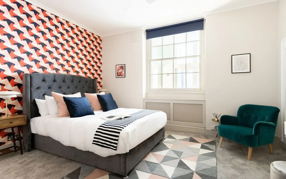 The Pimlico Gardens - Modern 3BDR with Patio & next to River Thames