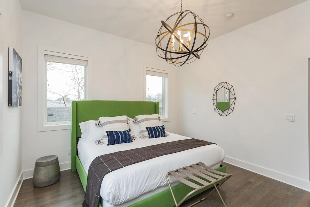 Bach Plex Sleep up to 48! Downtown Views & Tons of Outdoor Space!