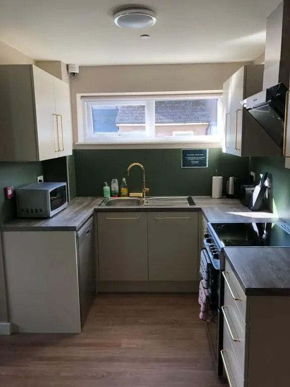 Aaron Wise - 62 Plantagenet Street