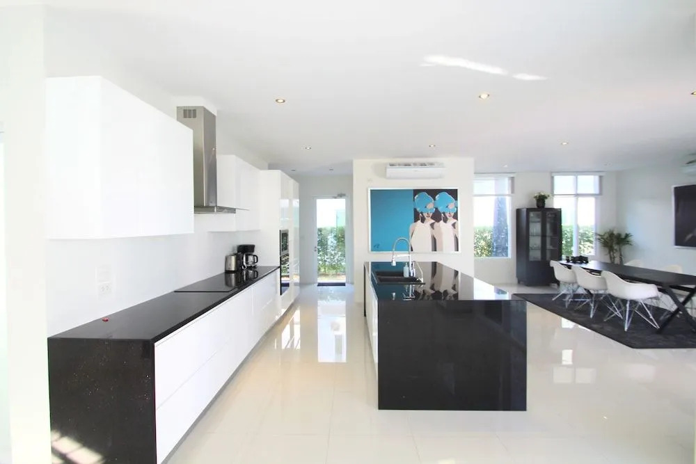 Hua Hin 5 Bedrooms Mansion B3