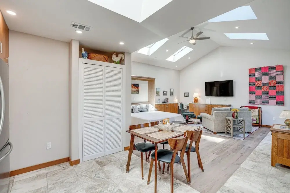 Alameda Studio w/ Patio: 3 Mi to Oakland Coliseum!