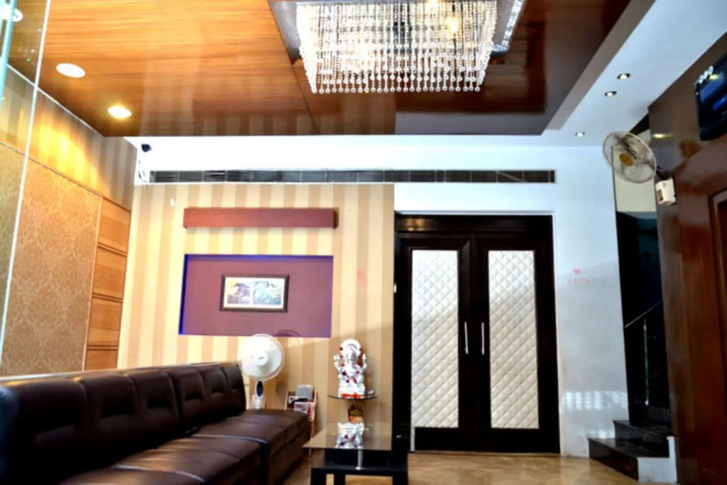 Collection O 30858 Hotel SP ROOMS