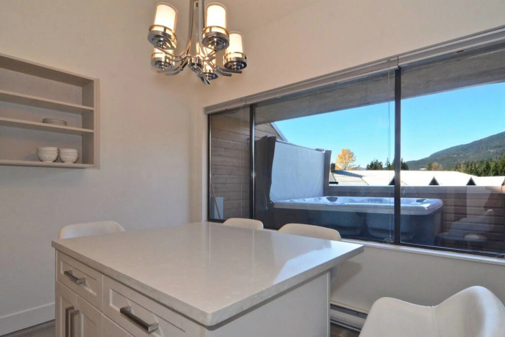 HS17 · Hearthstone Lodge - Hot tub - Village location