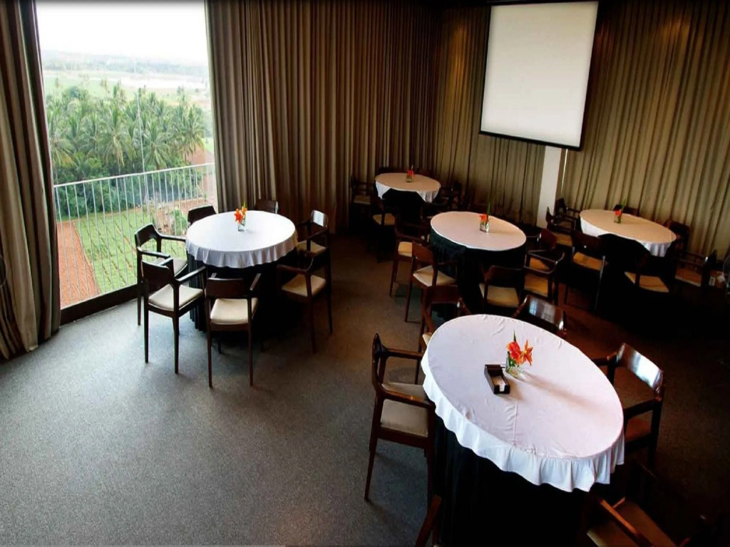 Slohh by Roach Bengaluru, Curio Collection by Hilton