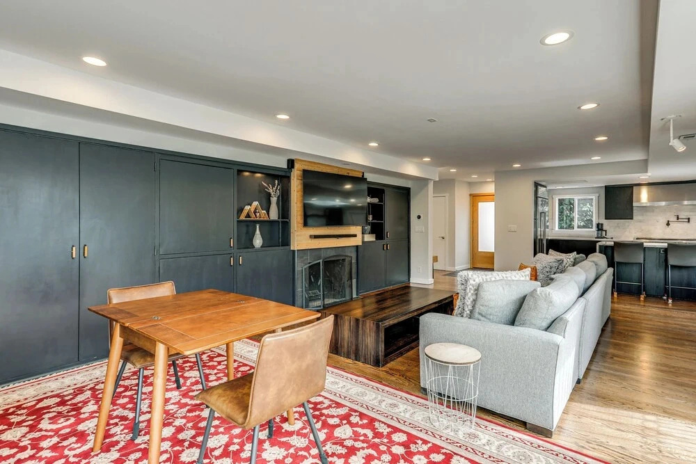 Modern Broadway Luxury: Spacious Seattle Home