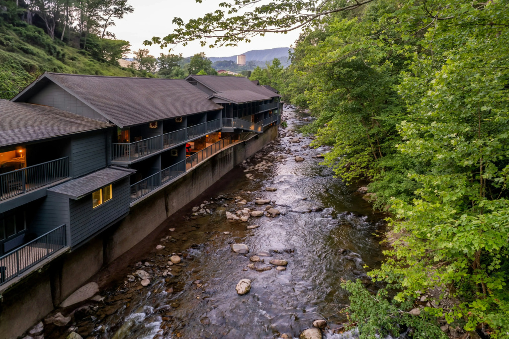 Отель Historic Rocky Waters Inn, A Small Luxury Hotel