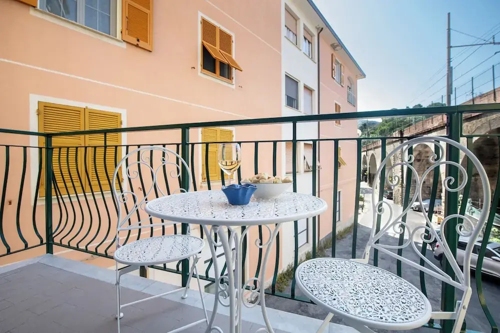 aMoneglia, 2 minutes walk to the beach, PVT PARK