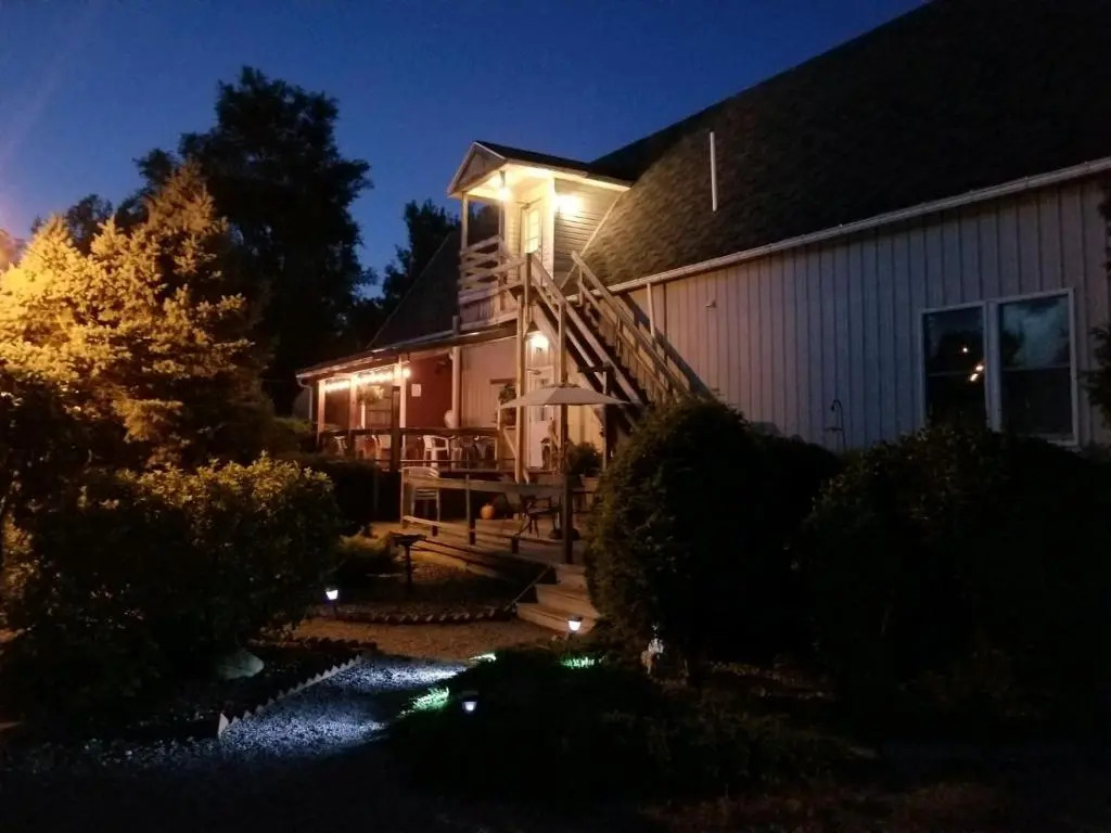 Lake Ontario Motel & Inn