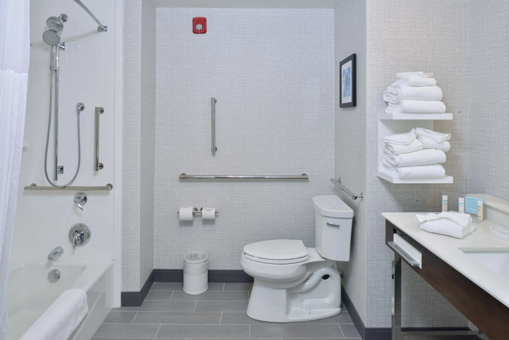 Hampton Inn & Suites Adrian