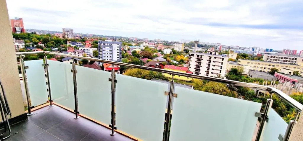 Evelyn Modern Apartment near Palas