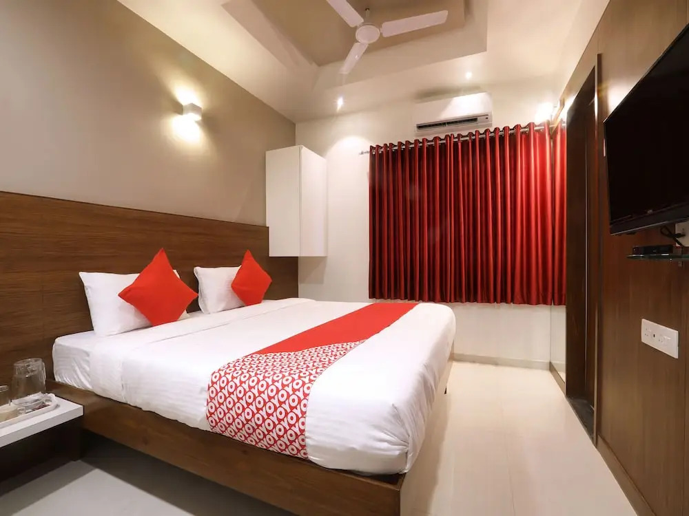 OYO 12844 Sri Sai Suites