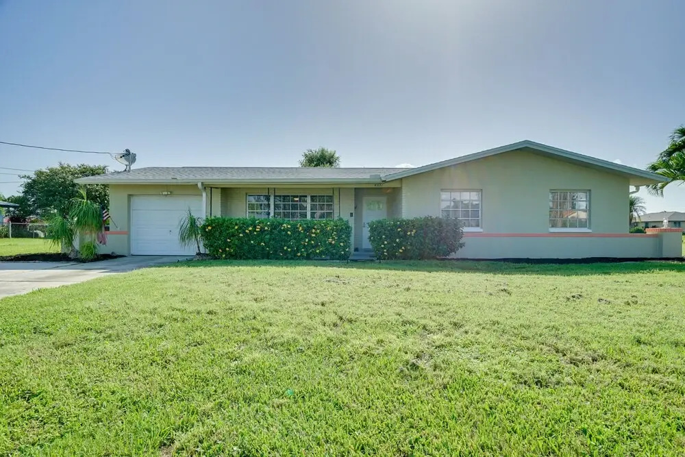 Dock & Screened Porch: Waterfront Cape Coral Home