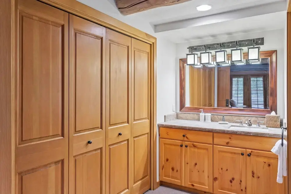 Pine Inn at Trail's End Lodge - Three Bedroom Condo Residence with Spa #2 by Deer Valley Resort