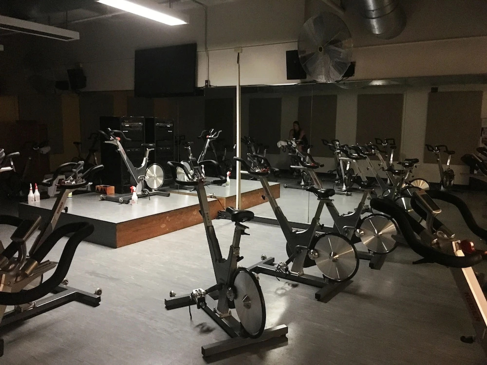 2 Bedroom Condo Sleeps 6 Near Sick Kids Hospital, Tgh, Princess Margaret, U of T