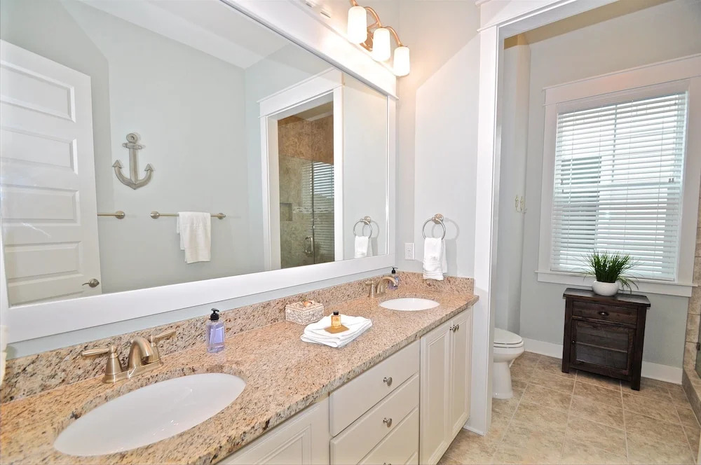 Time to Chill 3 Bedroom Condo By Coastal Dreamin