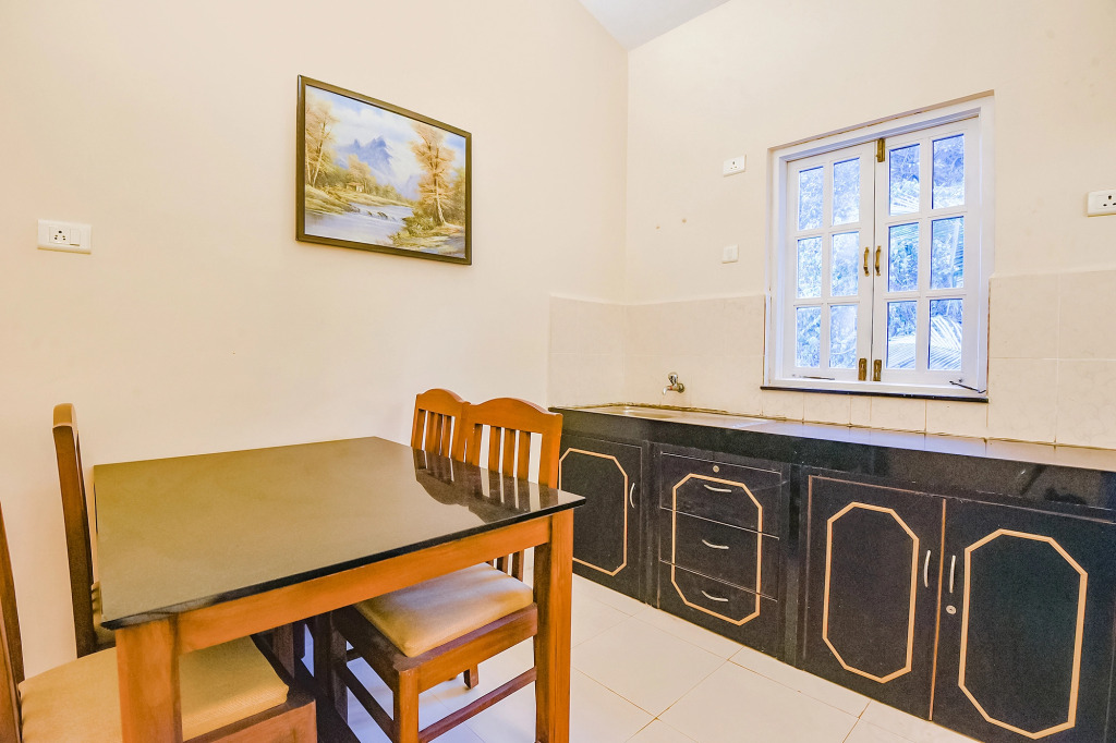 FabHotel Emerald Highland