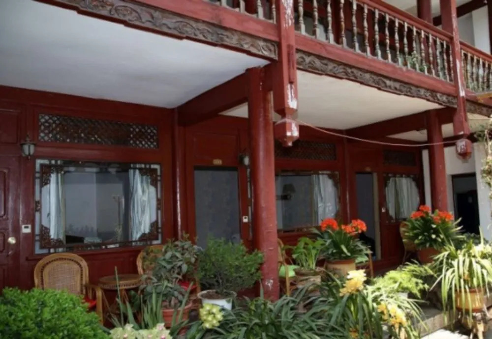 Wolong Inn