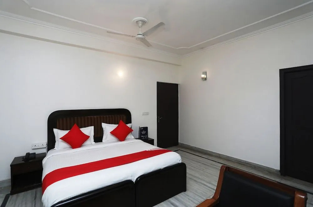 OYO 22270 Sky Inn