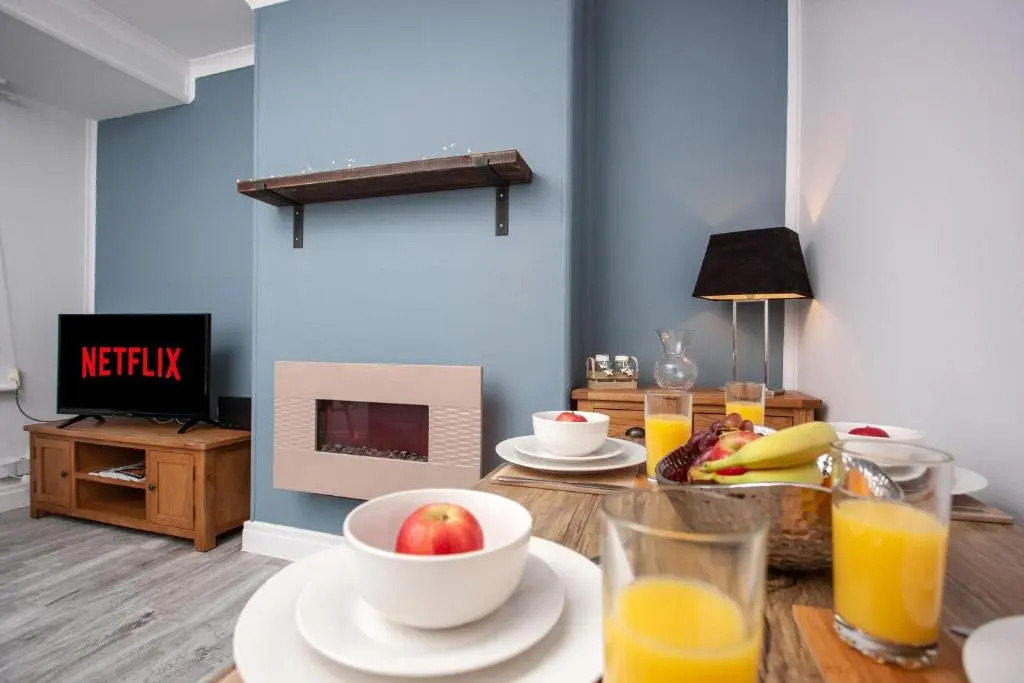 Keithlands House 4 Bedrooms Workstays UK Video Tour Available