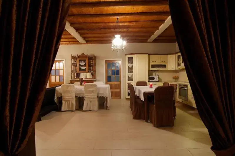 House Marevouni, Triopetra