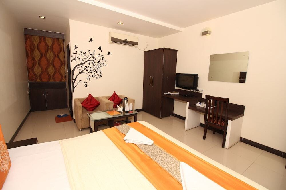 OYO 2811 Hotel Meera