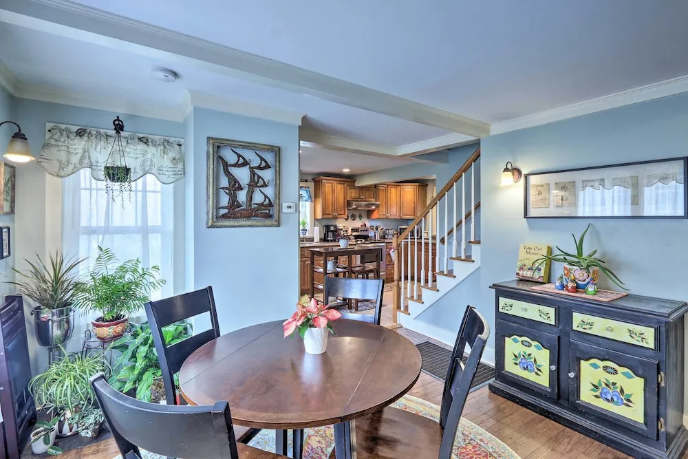 Remodeled Farmhouse in Waterford Near 2 Beaches!