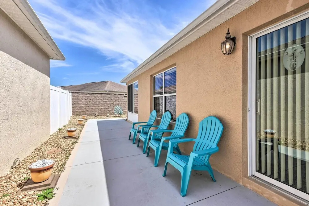 Sunny Courtyard Villa w/ Patio: Golf & Dine!