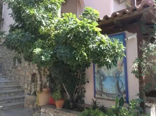 Liadromia Hotel