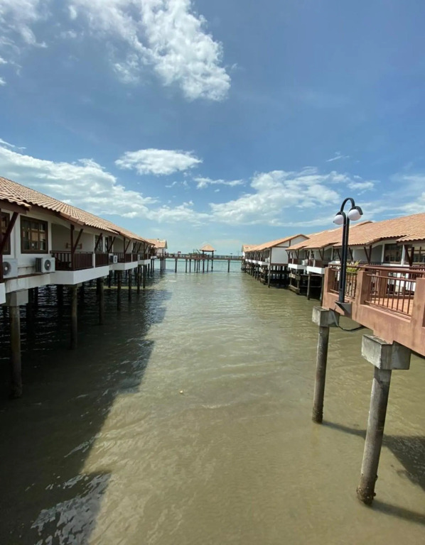 CMK and Private Water Chalet
