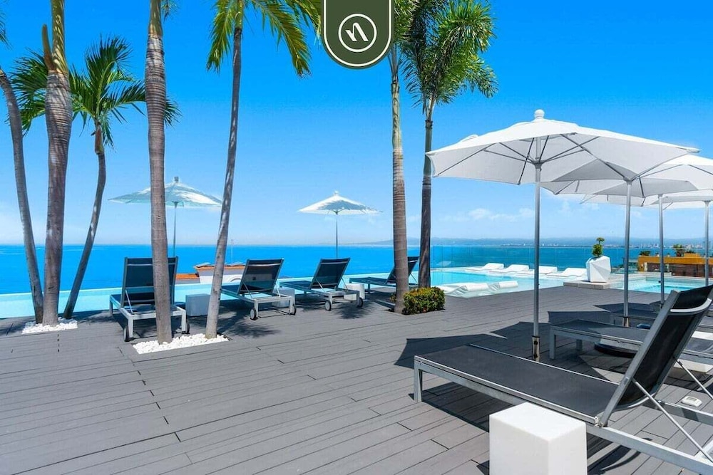 Amazing 1 BR Condo in Romantic Zone - Pool - Gym