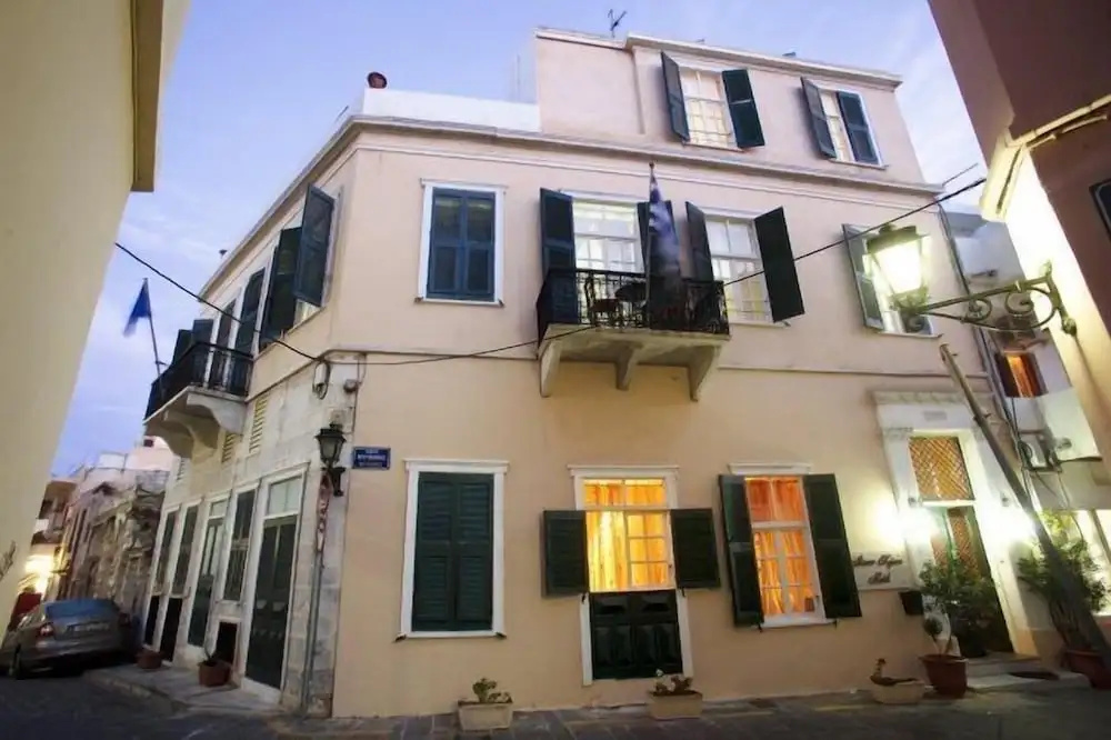 Monte Kristo Hotel
