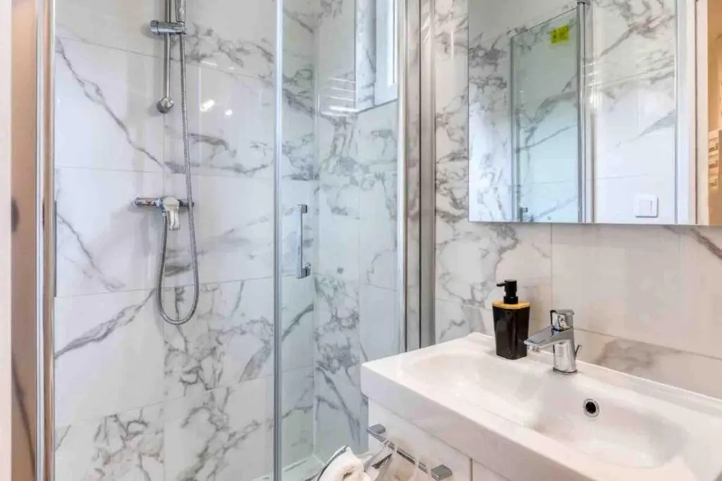 The New White Appart'Hôtel Vitry - Next to Paris