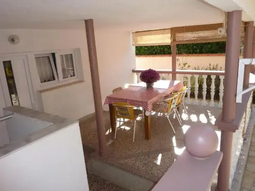 Queen beach Apartments - private pool - Sabunike III