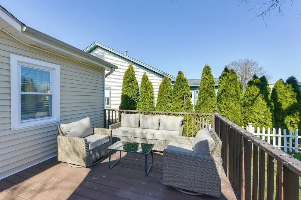 Cozy Villas Cottage w/ Deck, 1/2 Block to Beach