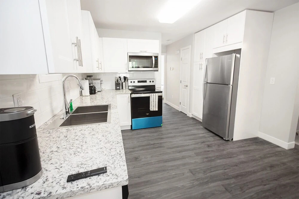 Modern 3BR Unit on Jessie Ave With Insuite Laundry