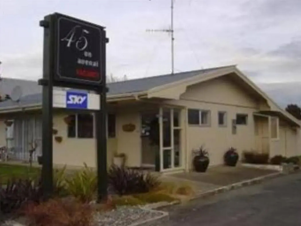 45 On Avenal Motel