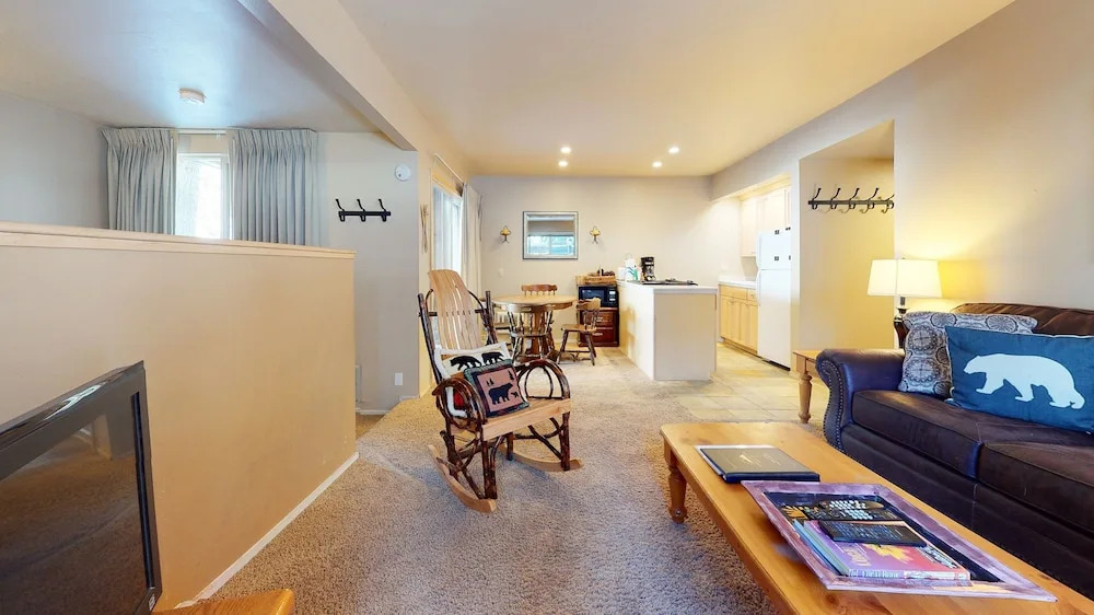 Mammoth Estates Studio Condos - 2 Blocks from The Village Gondola Station