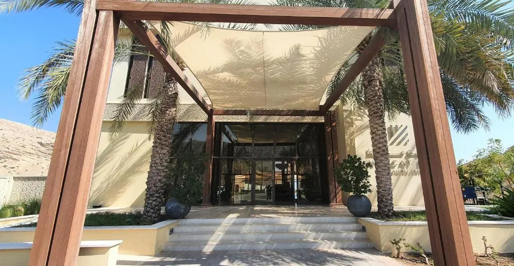 ONE Elegant Apartment in Muscat Bay 01