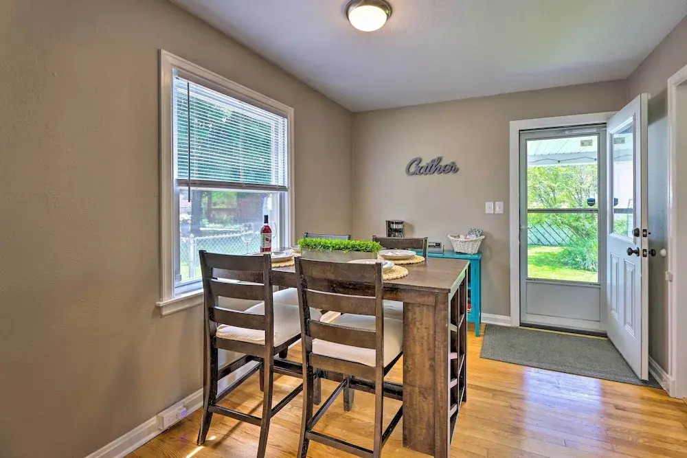 Charming Charleston Home w/ Yard & Fire Pit!