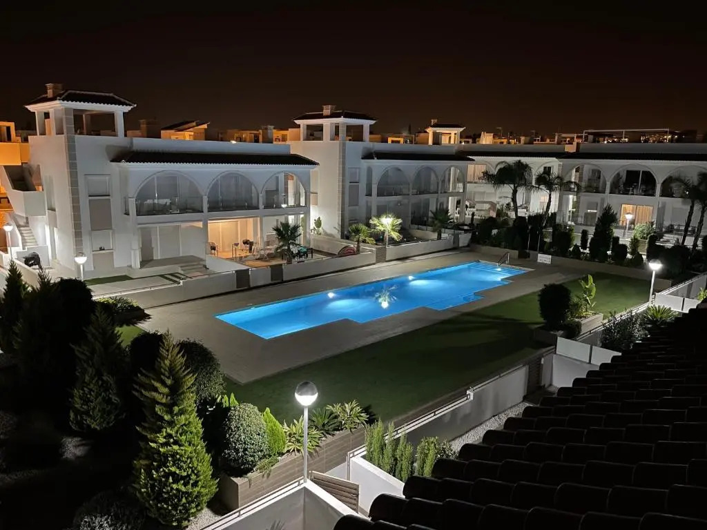 Fortuna Penthouse with roof terrace, AC and pool