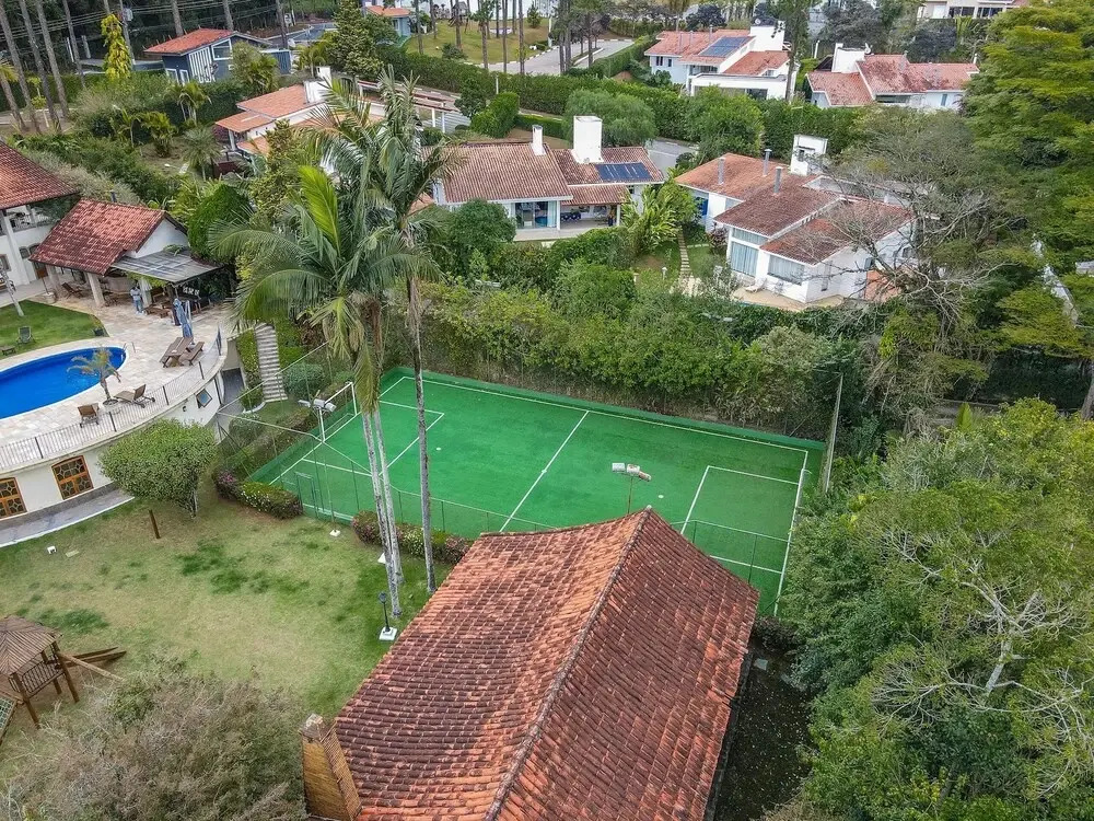 Casa de alto padrão com lazer completo na Granja Viana