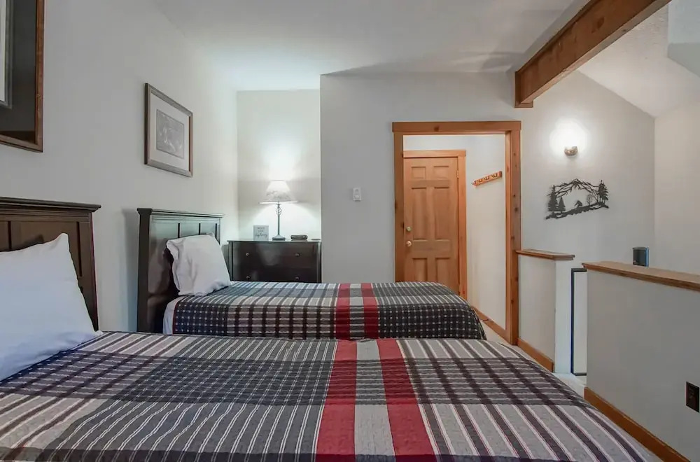 Whistlepunk 36: 1 Br Plus Bonus Sleeping Loft Slope Side