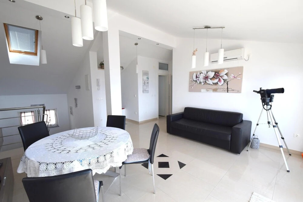 Apartment Roberto with Sea View