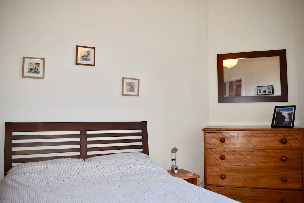 1 Bedroom Central Edinburgh Flat