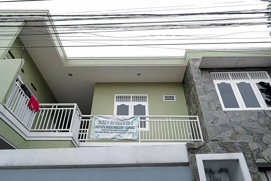KoolKost Syariah near Green Pramuka Square Mall - Minimal Stay 6 Nights