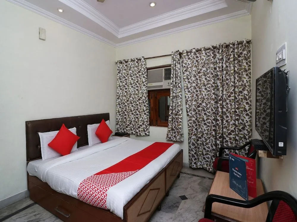 OYO 6073 Hotel K M B