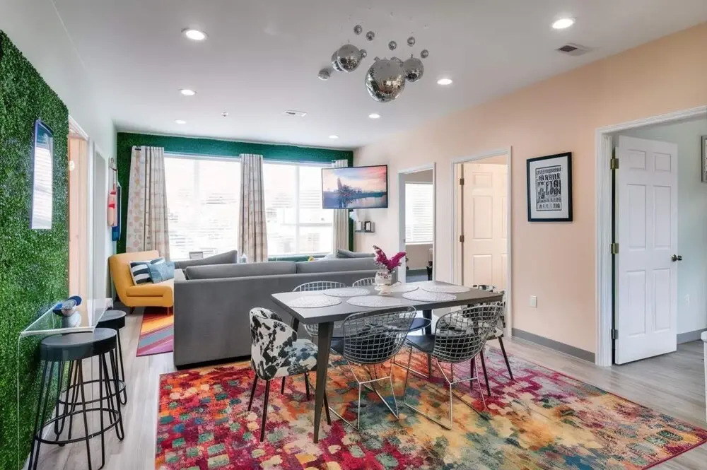 NEW 4 Bedroom Apt Near DT Walk to Restaurants