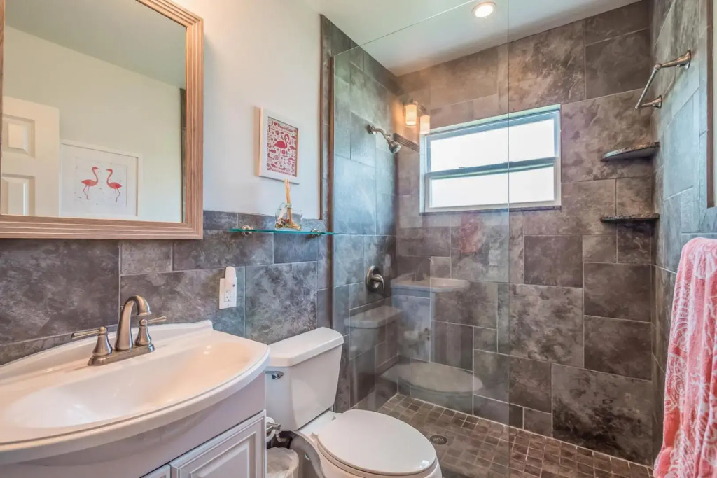 Glory Days - 206 Archer Way
